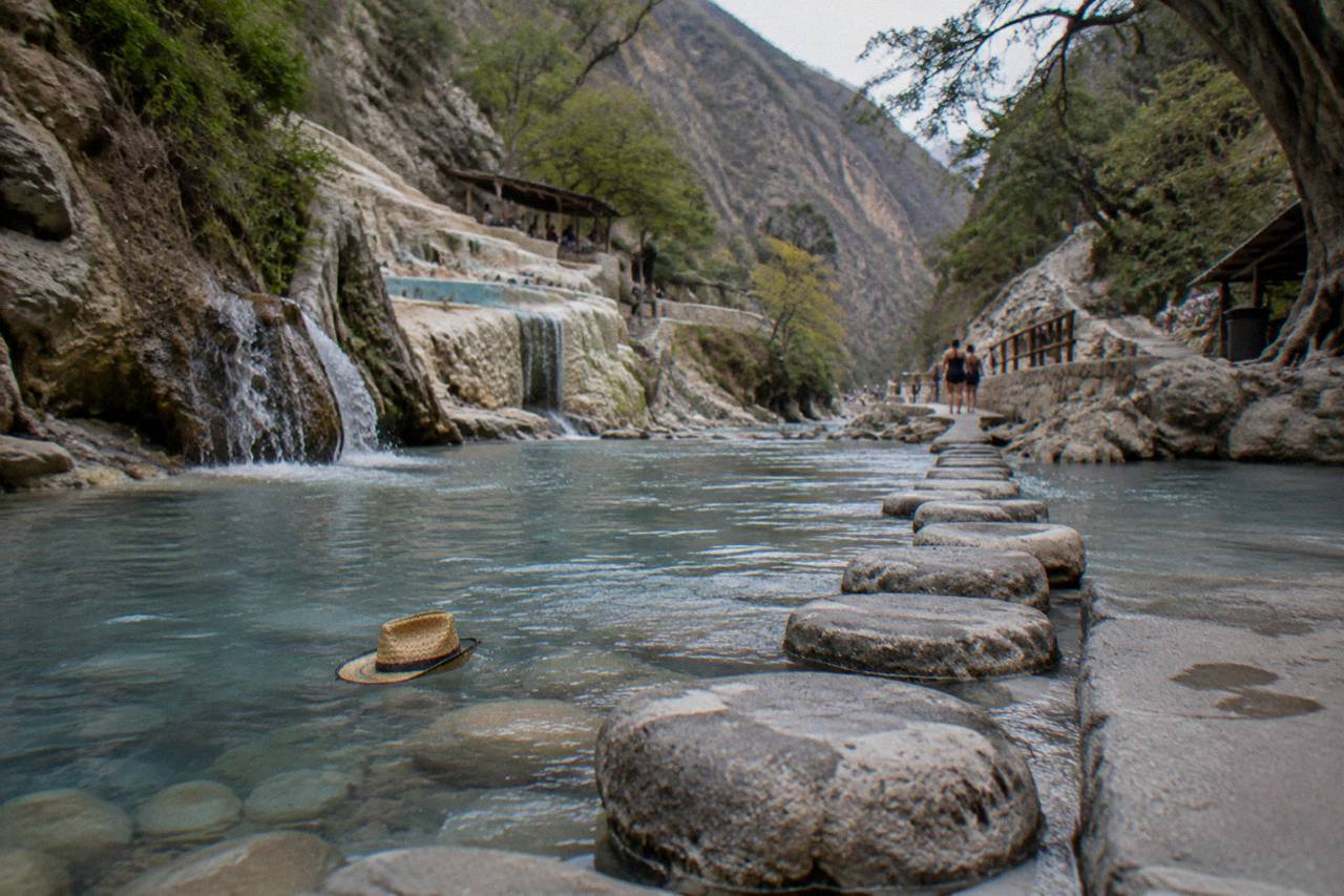 Stepping stone trail along the warm shallow river between canyon walls